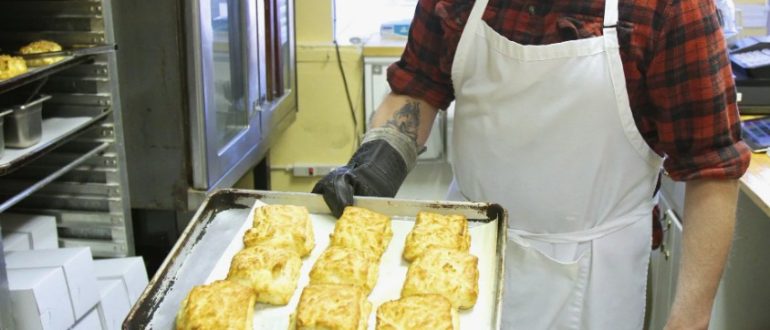 Мини-бизнес с минимальными вложениями: 10 форматов, которые реально запустить из дома