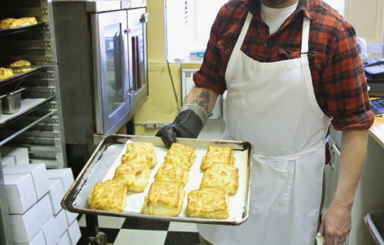 Мини-бизнес с минимальными вложениями: 10 форматов, которые реально запустить из дома